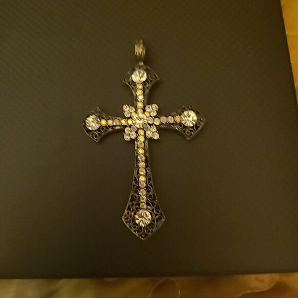 Cross Medallion - Picture 1 of 4